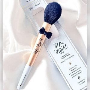 🎅🏻XMAS SALE🎅🏻‼️LAST ONE‼️🆕🖤 MR. RIGHT Powder Brush